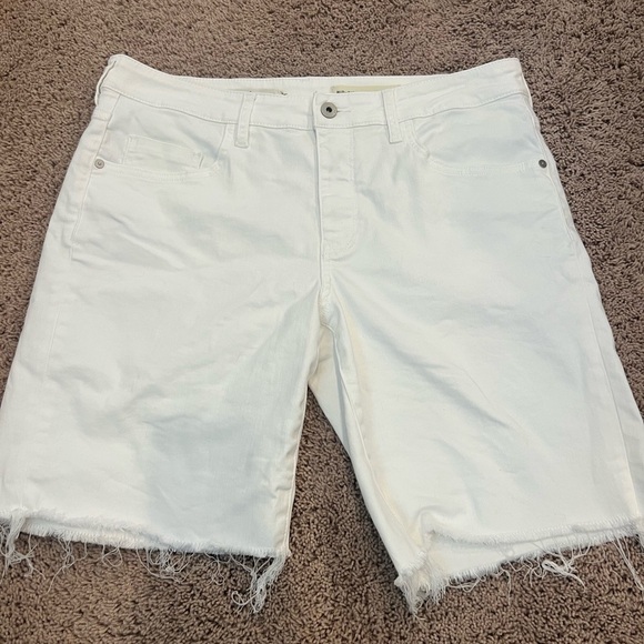 32 Anthropologie pilcro mid rise slim Bermuda jean shorts frayed edge white - Picture 4 of 15